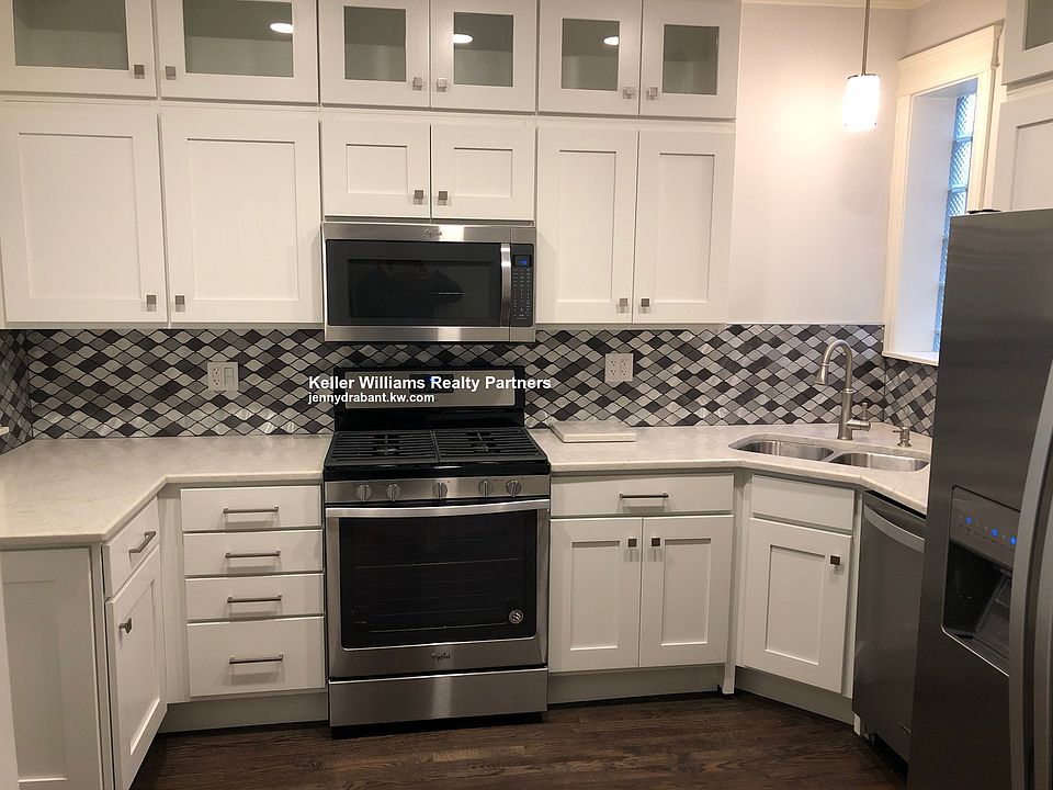 1st image of 6429 N Hermitage Ave #2