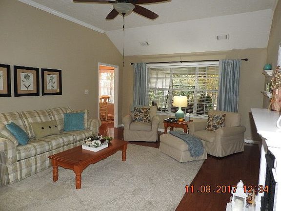 4th image of 1210 Carriage Dr