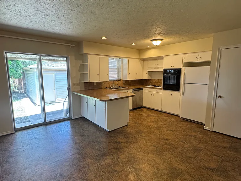 11037 Joymeadow Dr — Photo 8