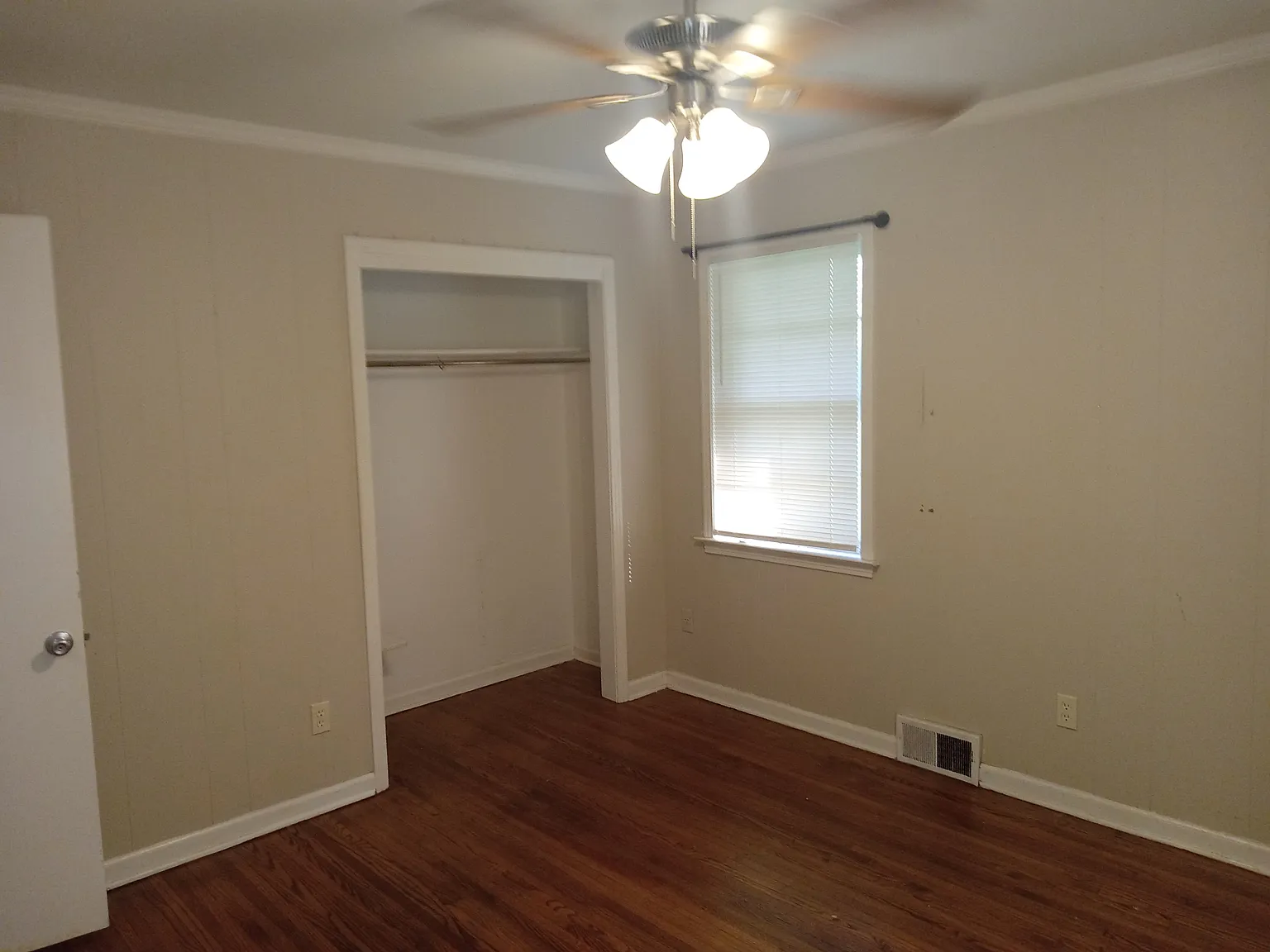 3 bed, 1.5 bath, 1348 sqft, $1,450 — Photo 4