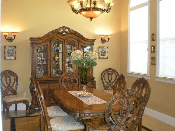 Formal dinning room