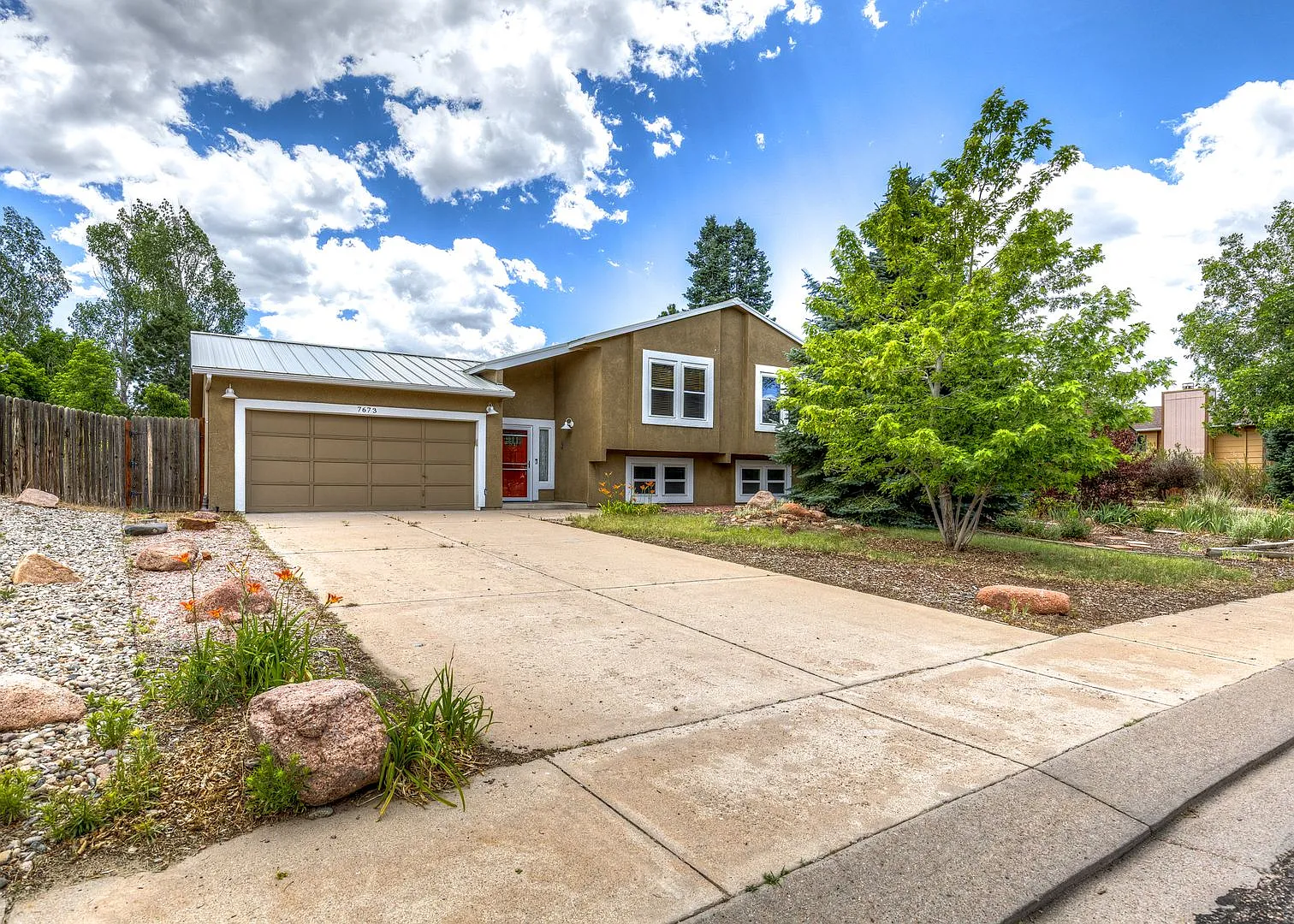 Charming Home in School District 20! — Photo 2