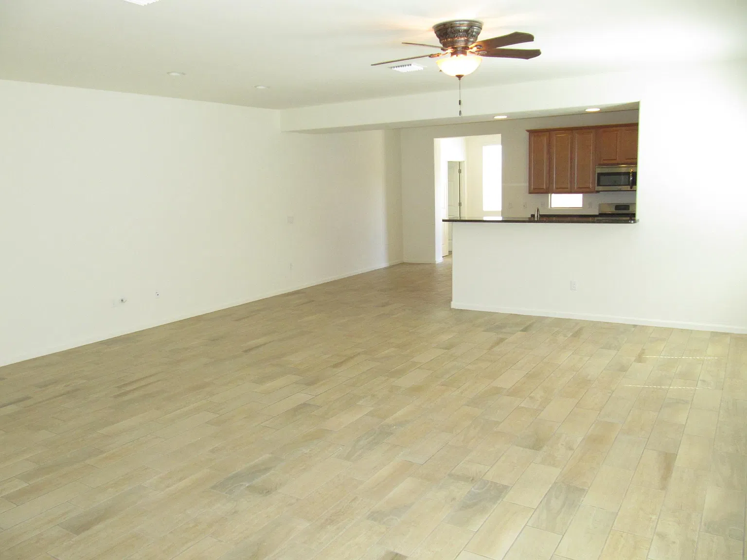 4 bed, 1800 sqft, $2,100 — Photo 2