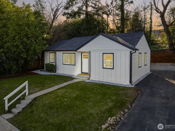 9825 32nd Avenue SW, Seattle, WA 98126