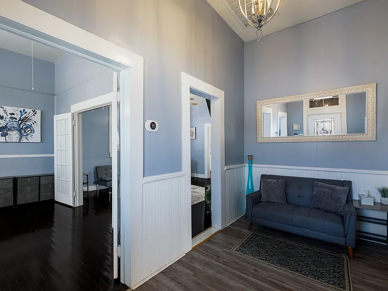226 S Hackberry St — Photo 3