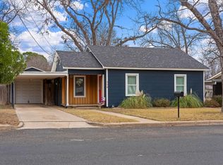 314 W Hackberry St, Fredericksburg, TX 78624