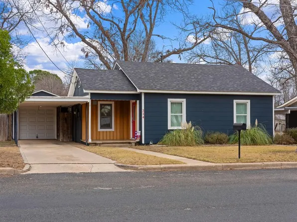 314 W Hackberry St, Fredericksburg, TX 78624