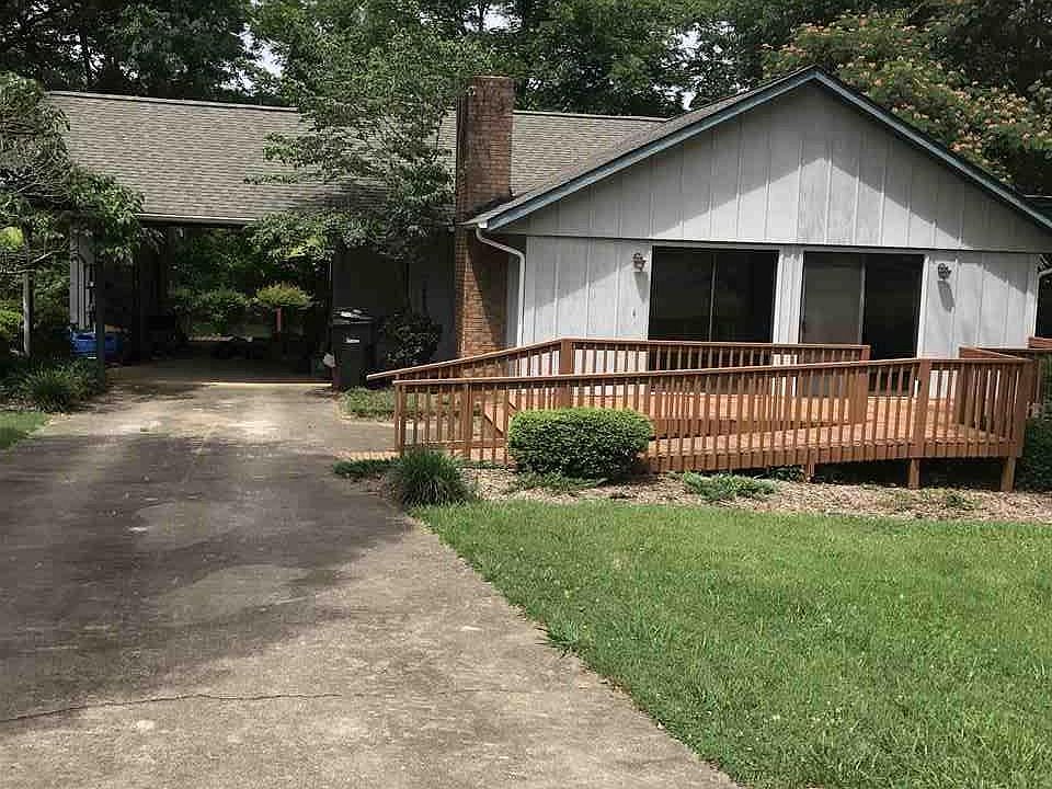 1st image of 338 Clover Ln