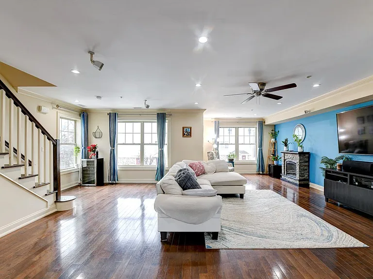 1625 Paterson Plank Rd #2 — Photo 2