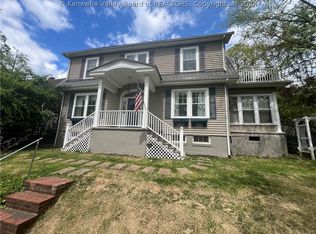 5 Forest Dr, Charleston, WV 25302