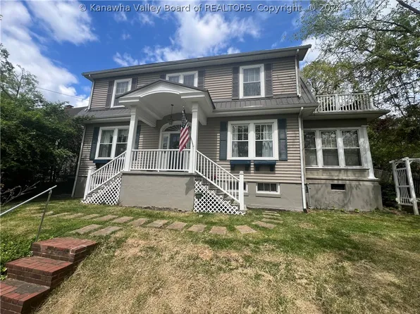 5 Forest Dr, Charleston, WV 25302