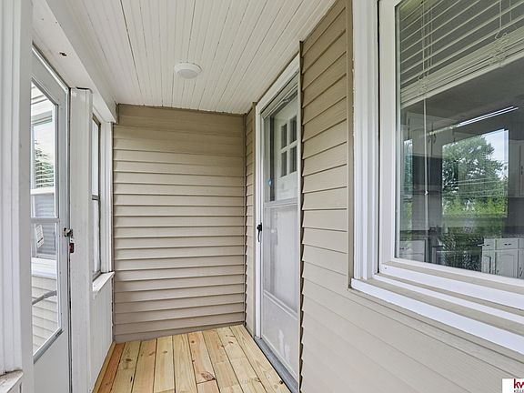 3rd image of 3440 Curtis Ave