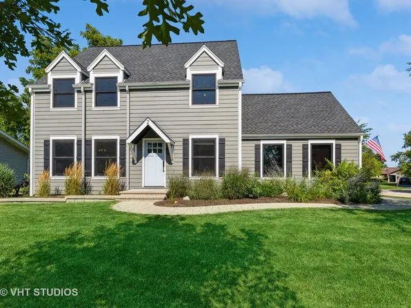2 Clipper Ct, Grayslake, IL 60030