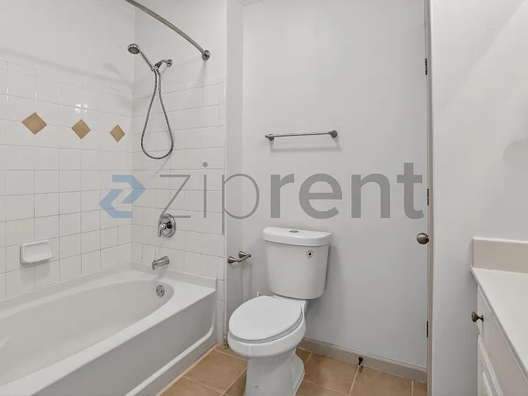1111 Westchester Rdg NE — Photo 9