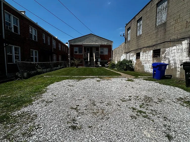2206 Summit St — Photo 11