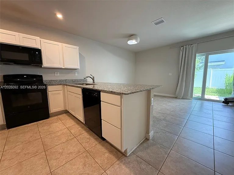 1073 NW 5th St #1073 — Photo 2
