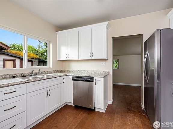 3rd image of 509 Yew Street