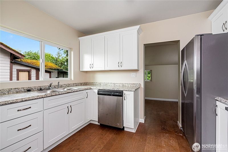 3rd image of 509 Yew Street