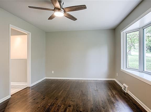 4th image of 7416 Sycamore Ave
