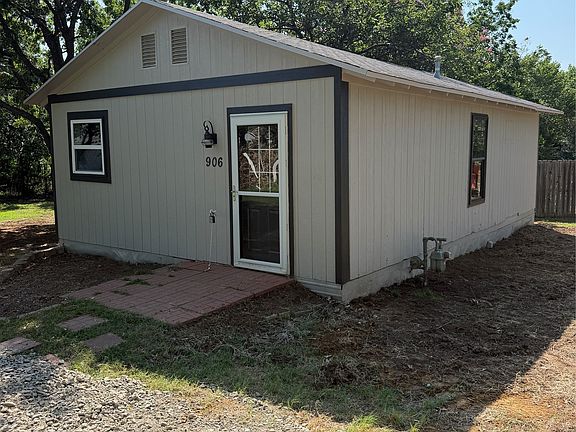 2nd image of 906 S McKinley Ave