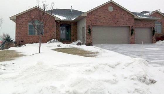 1st image of 100 E Pinehurst Dr