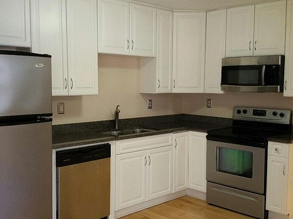 4th image of 1397 Broadview Ave