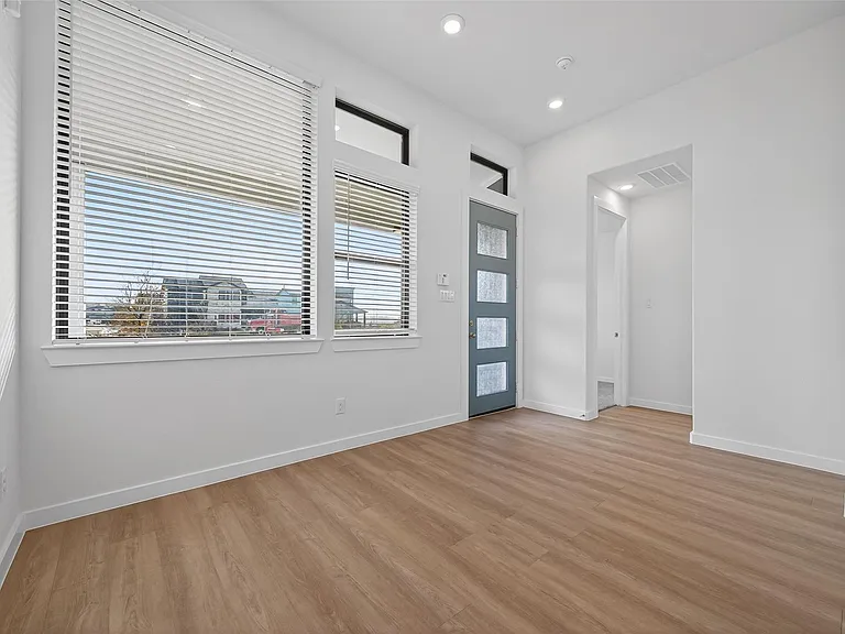 1213 Mercantile St — Photo 7