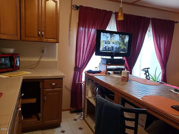 3rd image of 522 SE Reef Ave