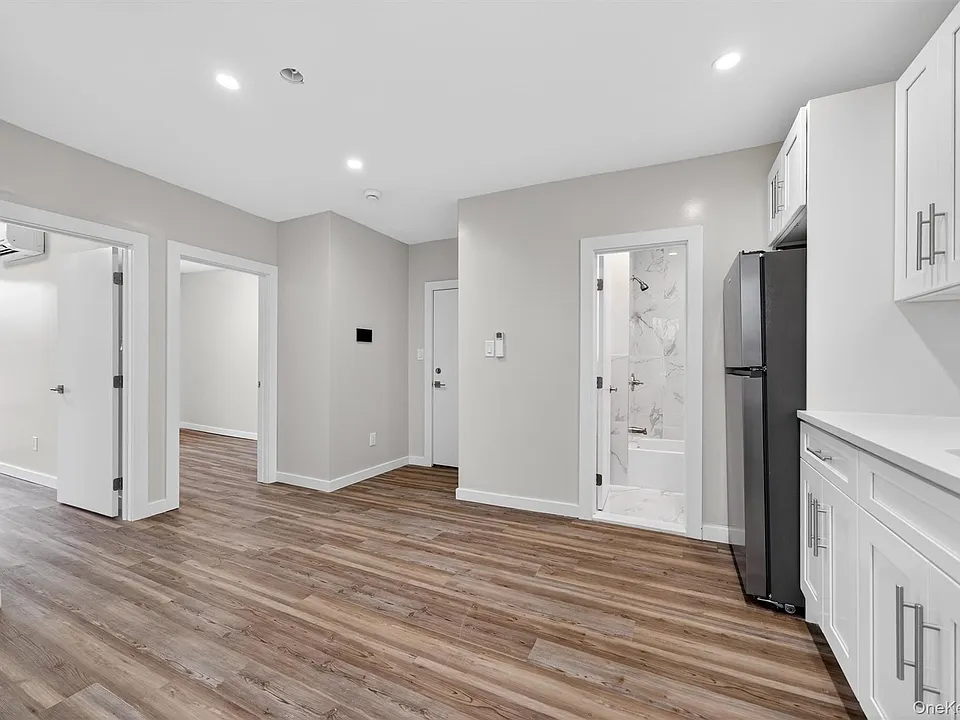 303 Main St #3R