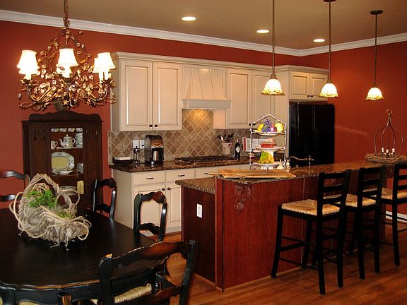 Huge eat-in kitchen