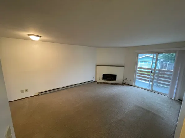 300 NW 80th St #3, Seattle, WA 98117