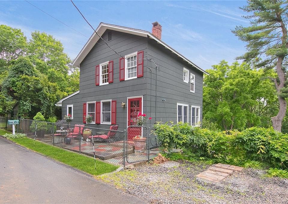 1st image of 17 Collyer Ave