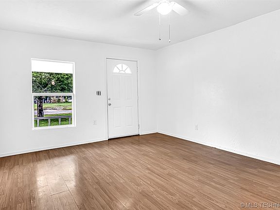 5th image of 107 N Candlewood Ave