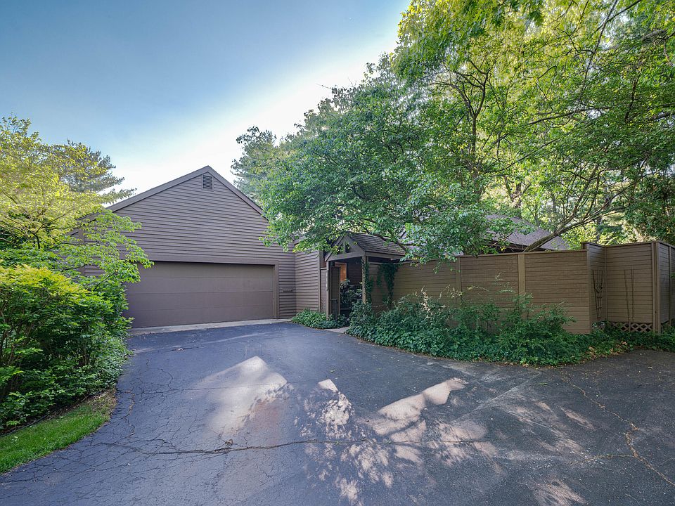 1st image of 919 Essex Cir