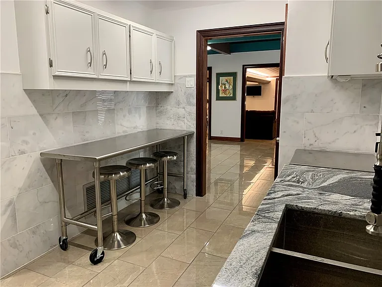 5926 S Alameda St — Photo 10