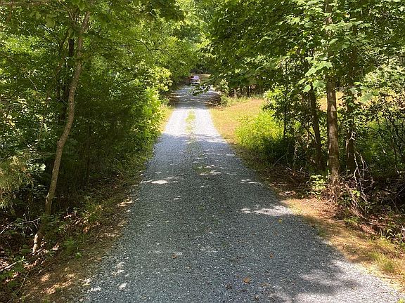 3rd image of 795 Knoll Woods Dr