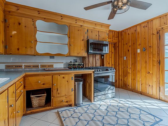 4th image of 14 Main Street