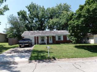1812 W Pine St, Siloam Springs, AR 72761