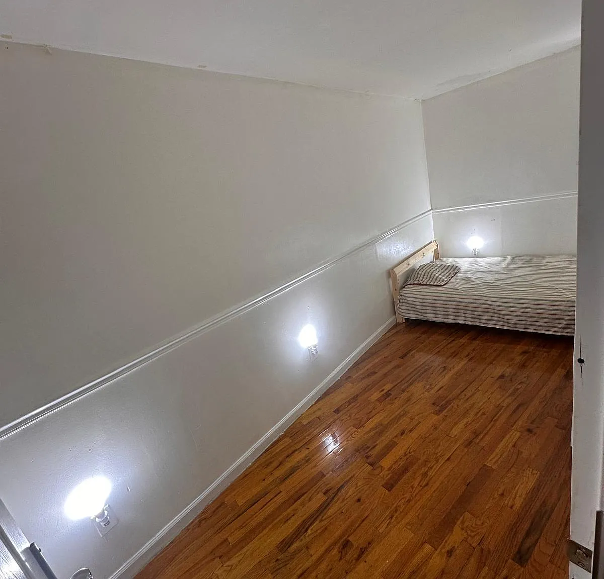 3 bed, 3898 sqft, $1,200 — Photo 2