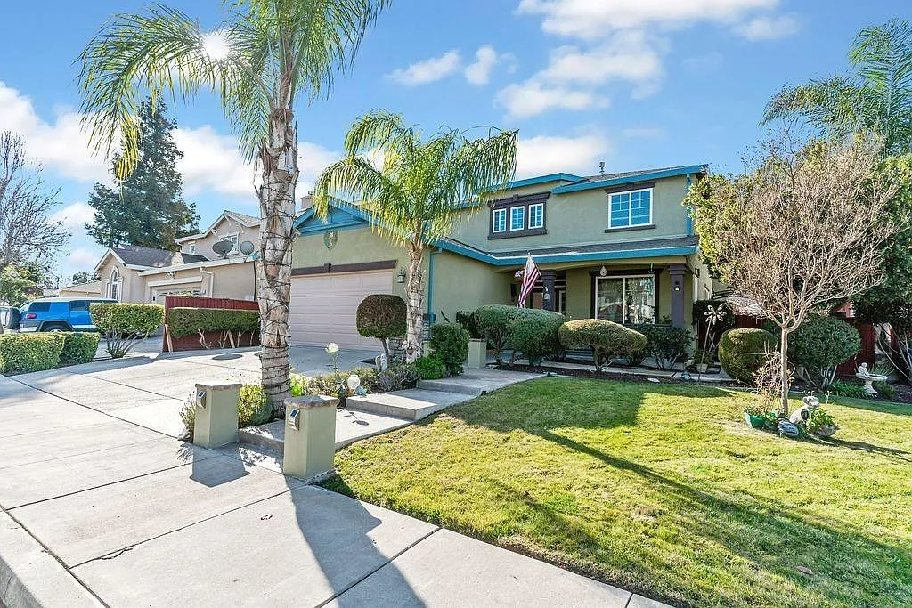 543 Summer Ln photo 1