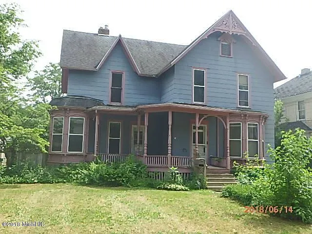 28 Wendell St photo 1