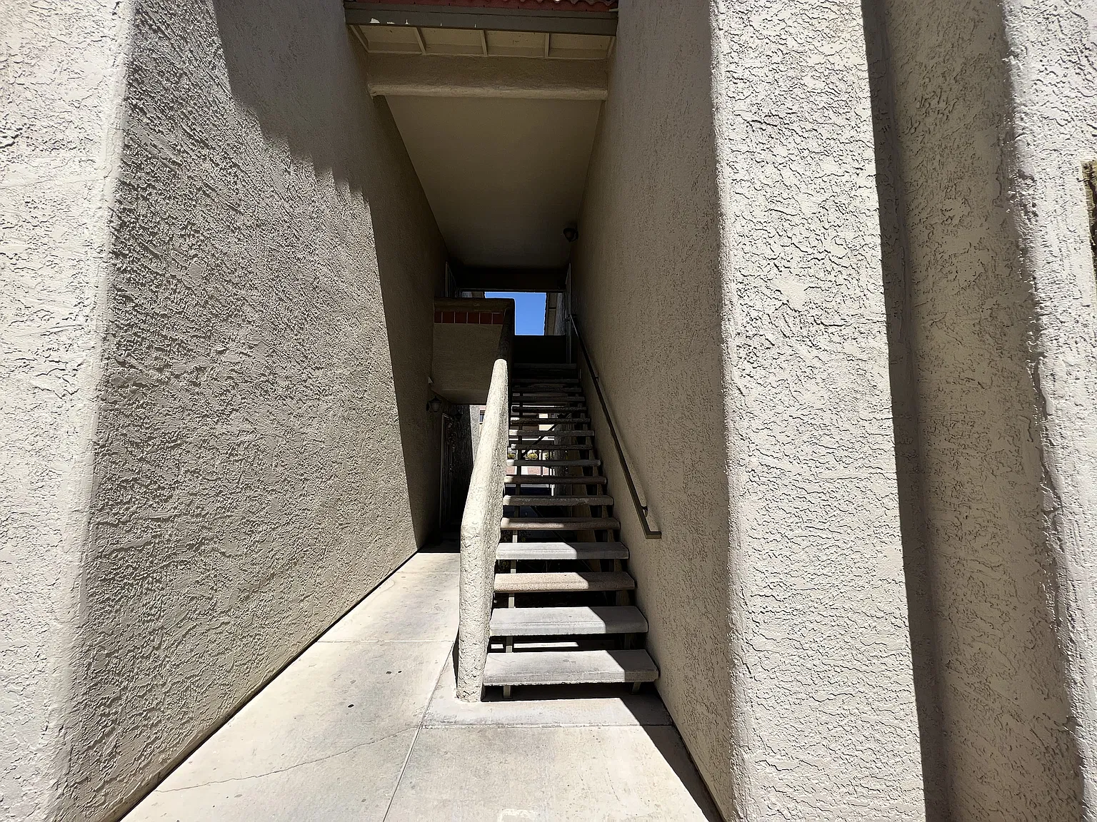 2 bed, 908 sqft, $1,300 — Photo 3