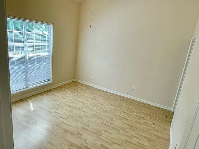 126 Ashton Dr — Photo 5