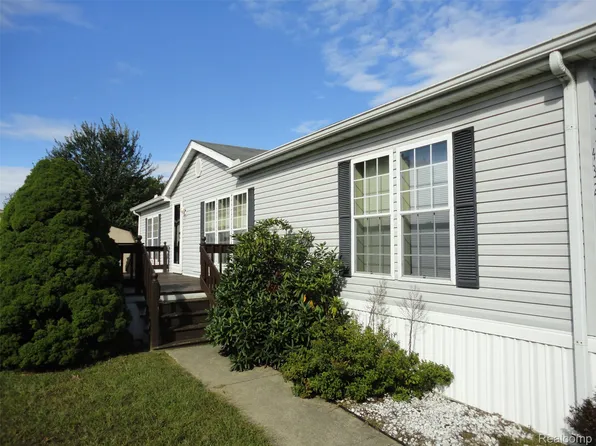 432 Brightmoor St, Temperance, MI 48182