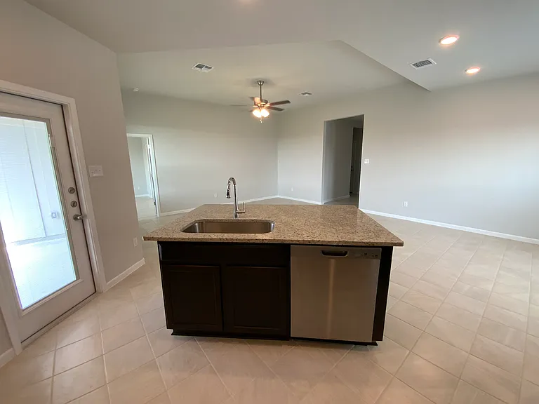 1905 Westphalia Dr — Photo 13
