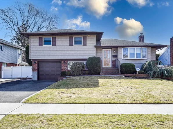 13 Stewart Street, Plainview, NY 11803