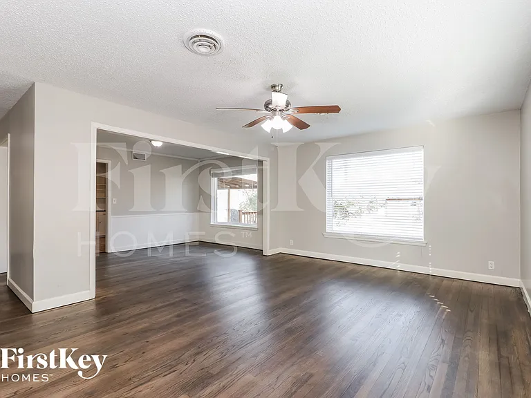 3500 Creston Ave — Photo 3