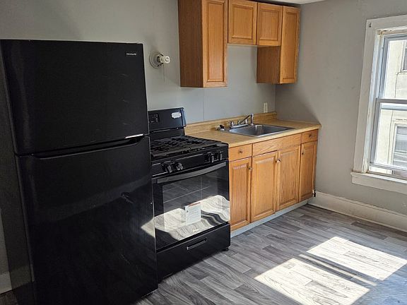 4th image of 13 Mill St #2