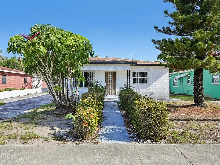 1911 22nd Ave S — Photo 1