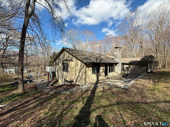 5th image of 110 Town Woods Road